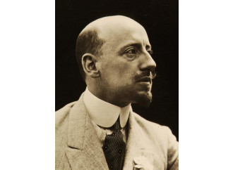 Quello specchio fastidioso 
di Gabriele d'Annunzio